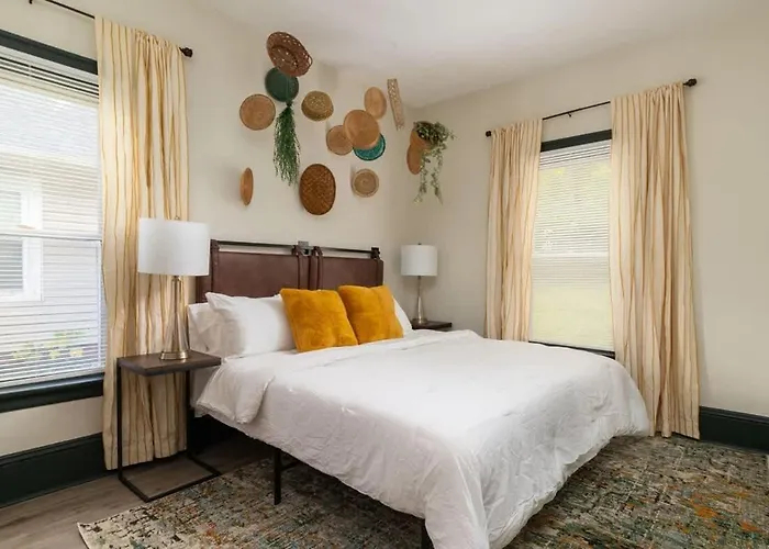 Holiday home 5 Mins To Downtown 3 Kings Old Salem Sanctuary