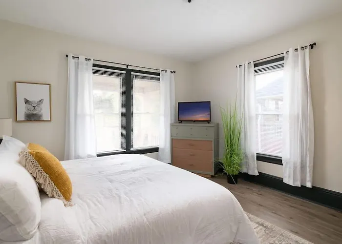 Holiday home 5 Mins To Downtown 3 Kings Old Salem Sanctuary