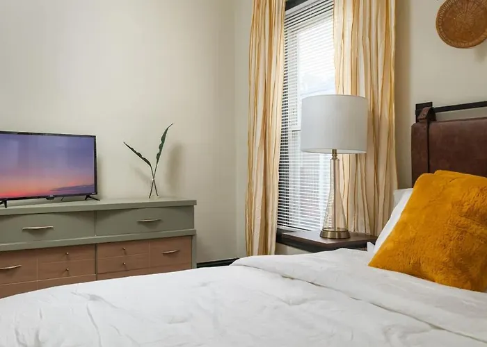 Holiday home 5 Mins To Downtown 3 Kings Old Salem Sanctuary